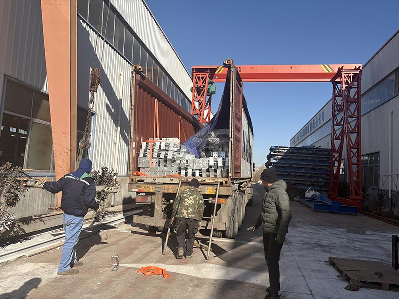 Qingdao Liweiyuan Steel Structure Ships Custom-Made Steel Structure Pig Farms to Uruguay