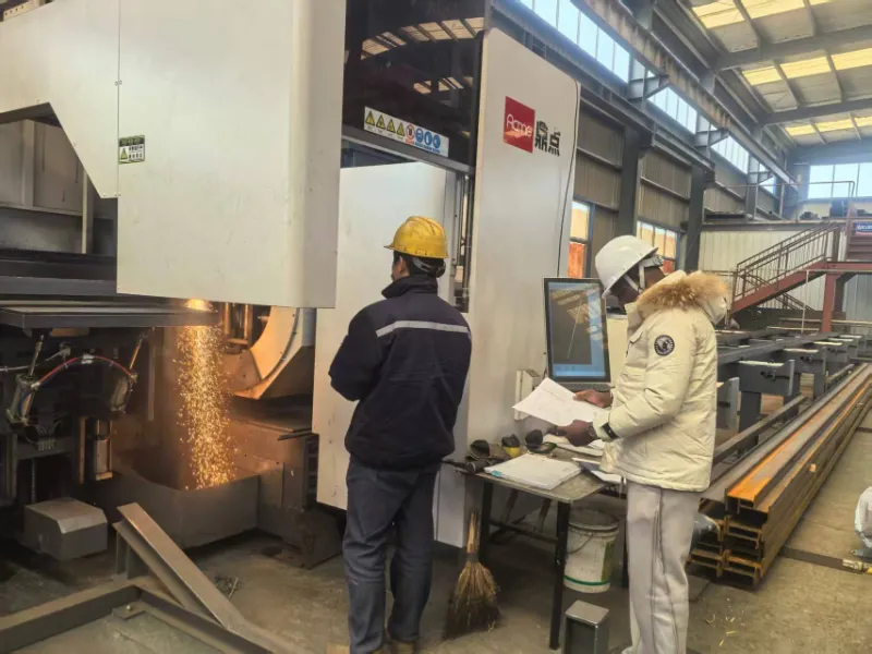 Deepening China-Arab Cooperation — Kuwait Client Visits Qingdao Liwei Yuan Steel Structure Processing Plant for Inspection, Exchange, and Detailed Drawing Discussions.