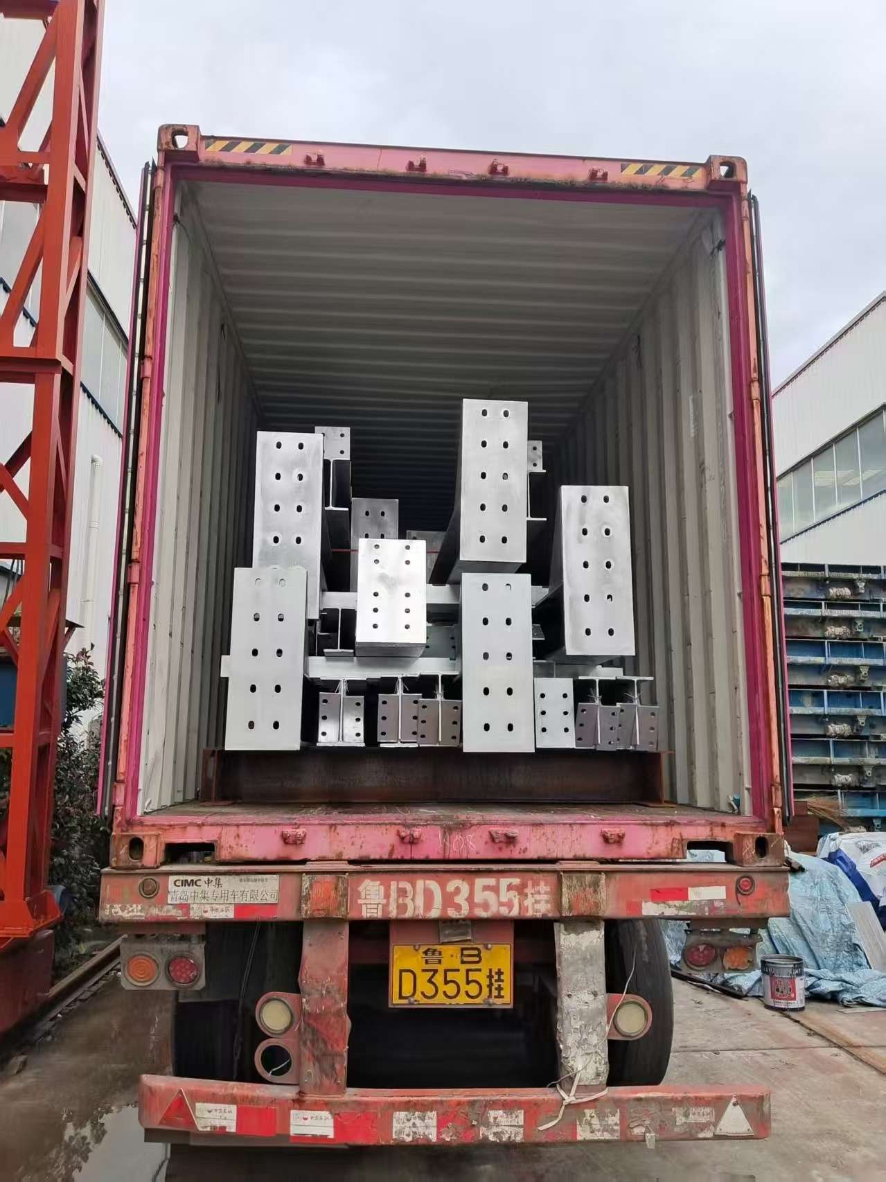 Packed purlins and connection components for shipment