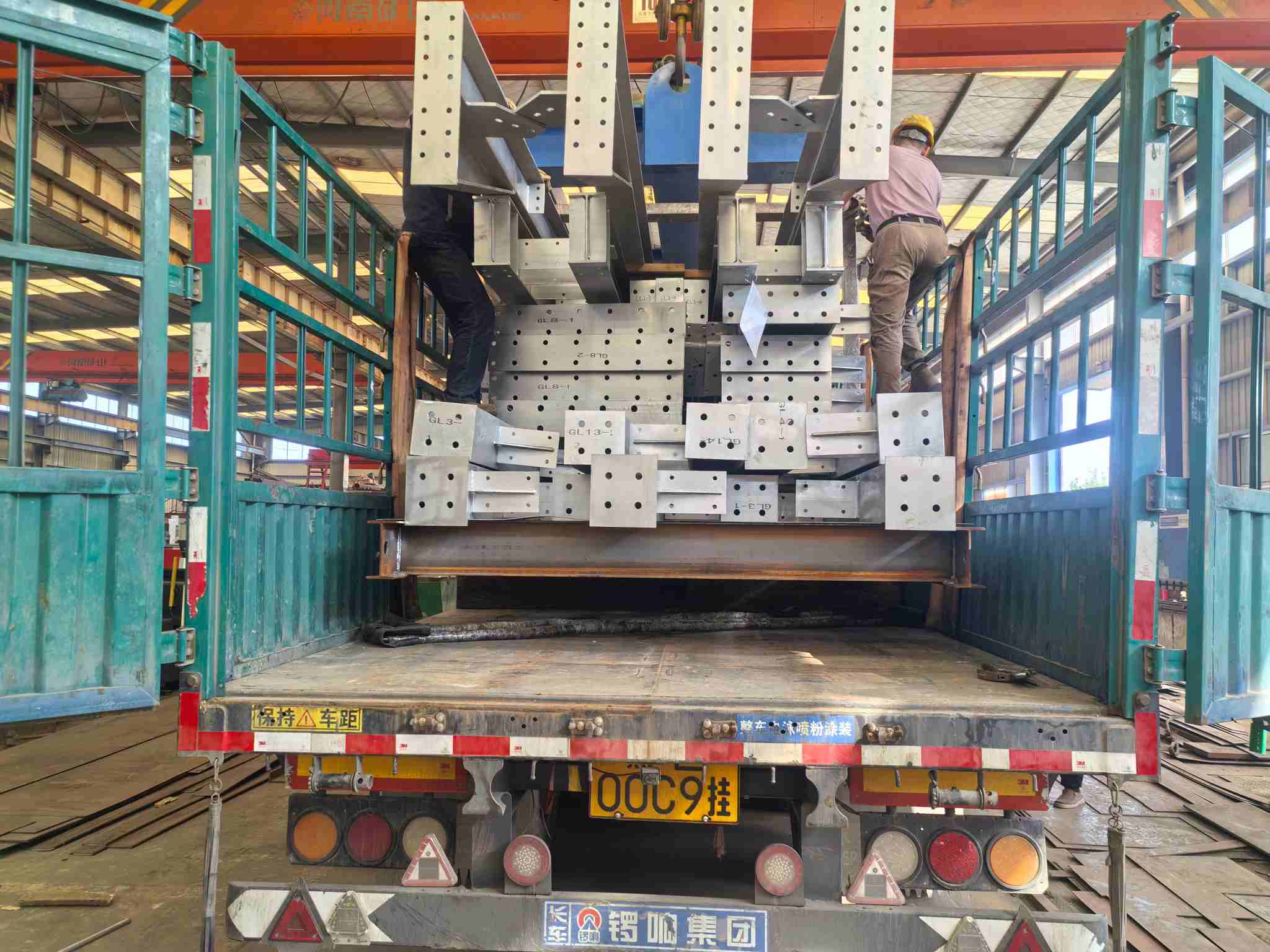 Final loading and dispatch of steel structure components