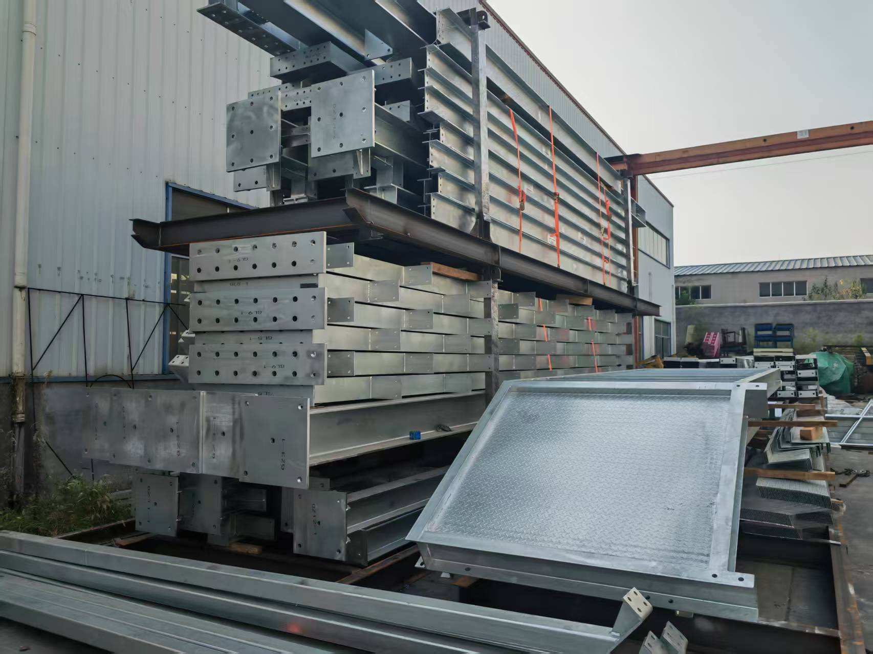 Steel structure components for the Canadian supermarket project
